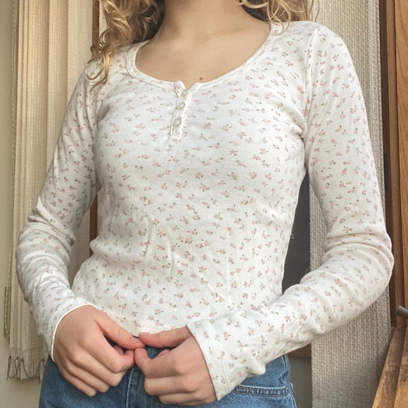 Brandy Melville Long Sleeve Floral Top 